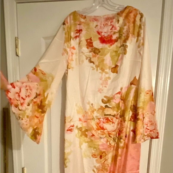 Elegant Floral Long Sleeve Dress - Picture 3 of 9